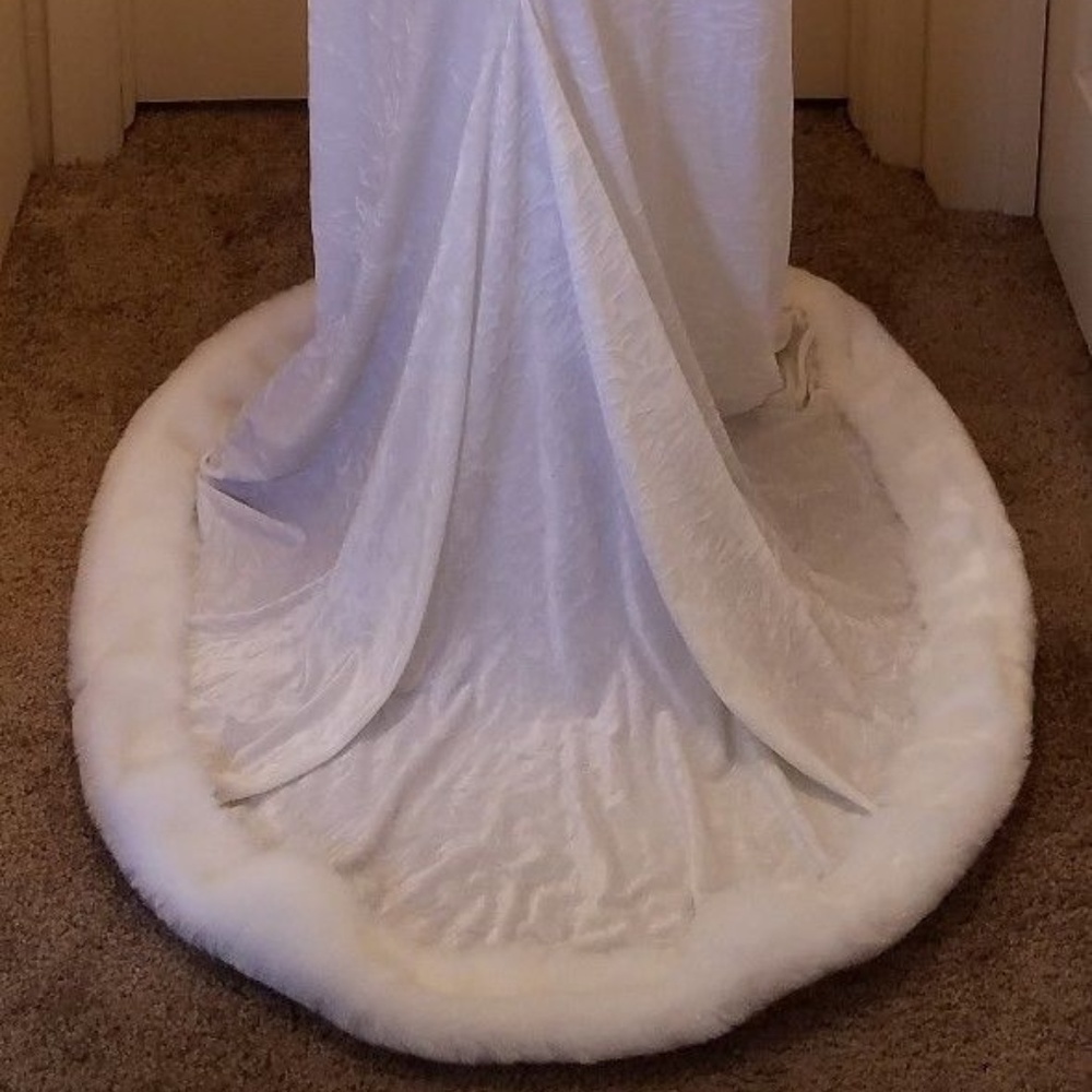 Faux Mink Backless Velvet Mermaid Wedding Gown - Picture 6 of 8